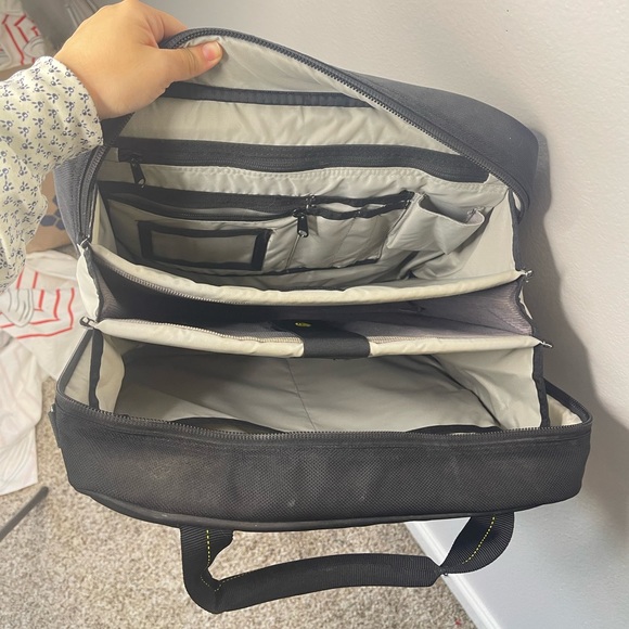 Timbuk2 Black Yellow Computer iPad Folder Bag - Picture 3 of 12